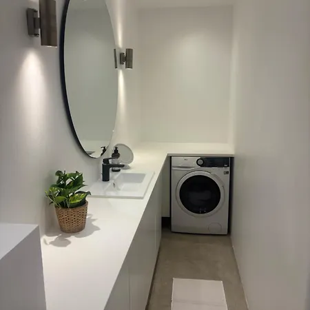 Andra Apartment *