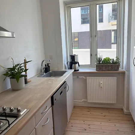 Andra Apartment *
